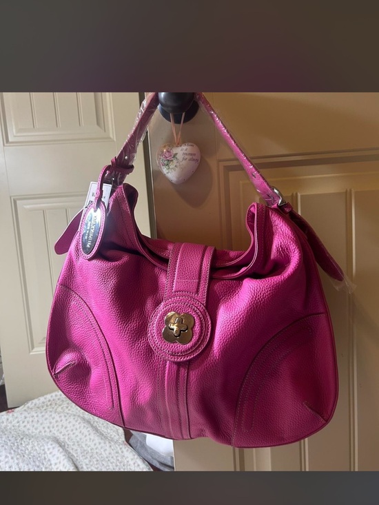 Maxximum Handbags - SOLD Pink Maxximum New York BNWT genuine leather purse
